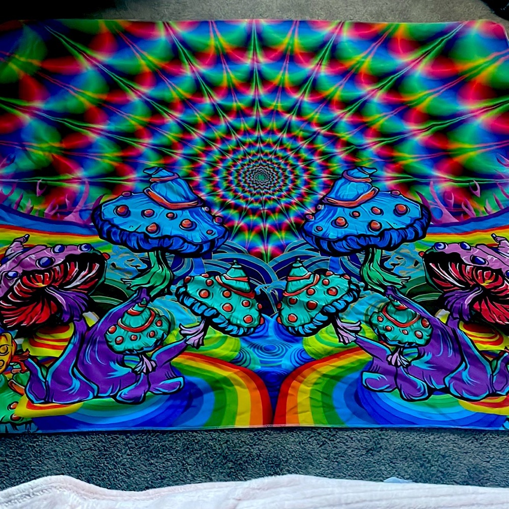 Has a lot of colors it’s good for a room with led lights
